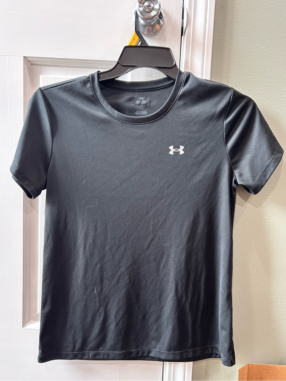 ladies black under armour tshirt small